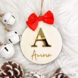 Pallina Natale in legno, personalizzata con Nome ed Iniziale a Rilievo