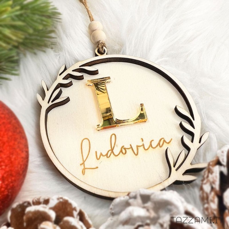 Pallina Natale in legno, personalizzata con Nome ed Iniziale 3d